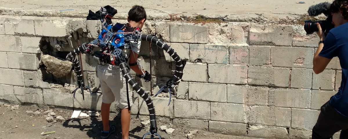 Imagem de: Adolescente milionário constrói exoesqueleto inspirado no Dr. Octopus