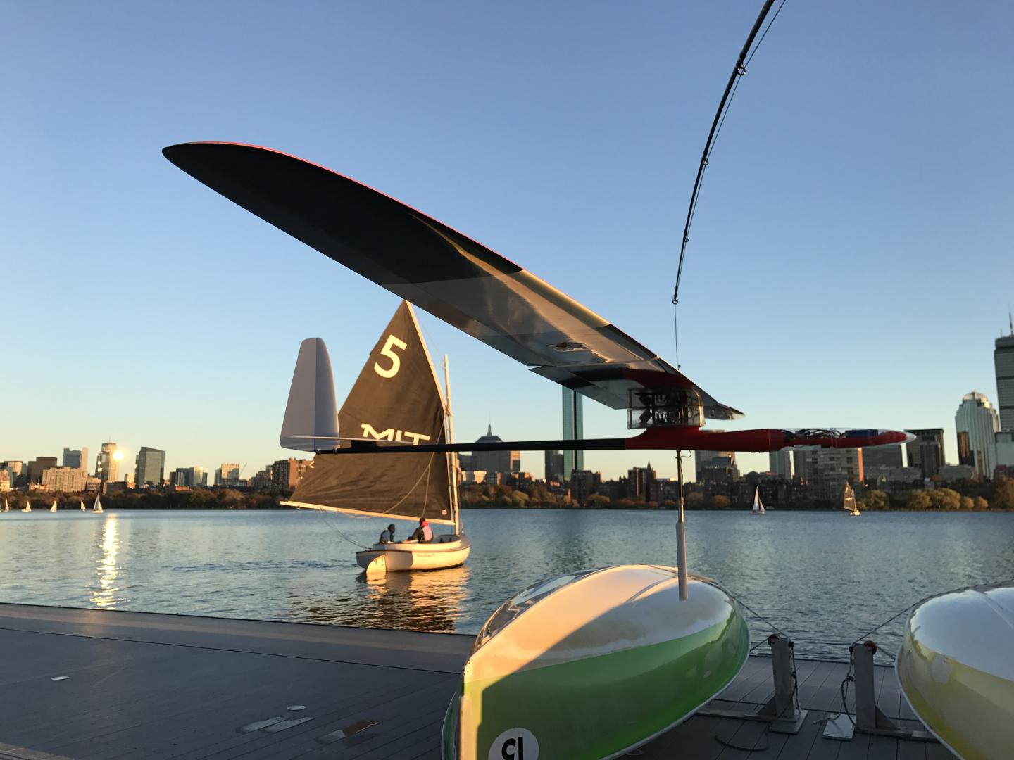Imagem de: Drone autônomo do MIT domina não apenas os ares, mas também as águas