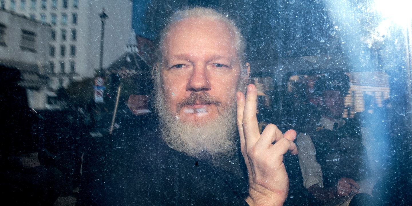 Imagem de: Após entregar Assange, Equador sofre 40 milhões de ataques cibernéticos
