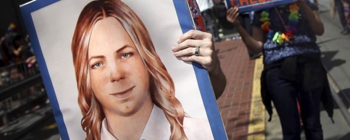 Imagem de: Chelsea Manning, condenada por espionagem, é solta após sete anos de prisão